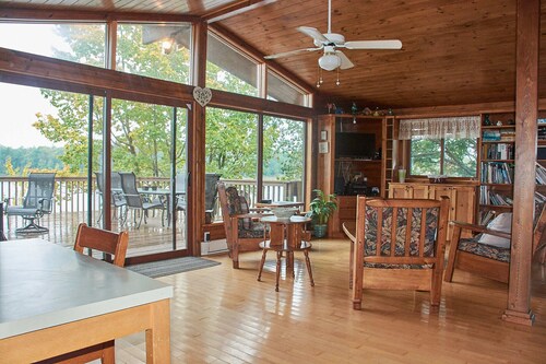 Secluded family cottage on Sparrow Lake, Muskoka