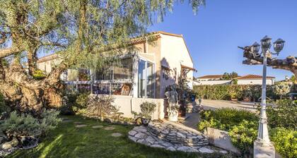 Maison dans jardin + véranda +WIFI +prox mer + classée 3*+ petit animal accepté.