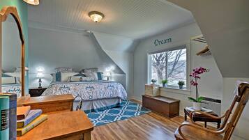 3 bedrooms, desk, iron/ironing board, travel crib