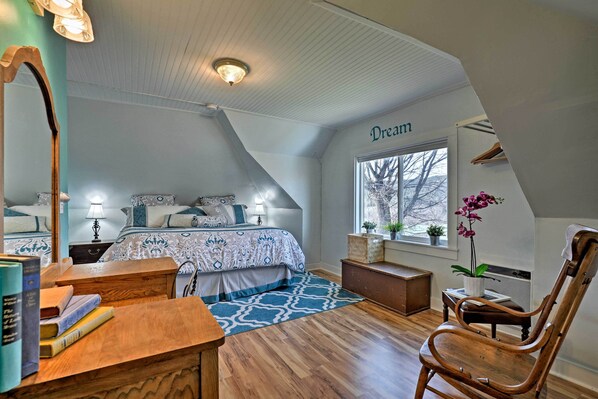 3 bedrooms, desk, iron/ironing board, travel crib