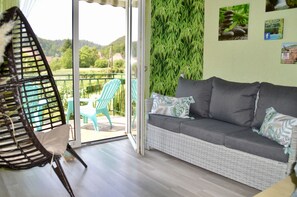 Televisie, videospelletjes, een dvd-speler en boeken