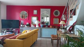 Smart-tv, boeken en een stereo