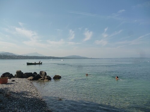 Appartement lumineux avec parking  très proche des Thermes et commerces