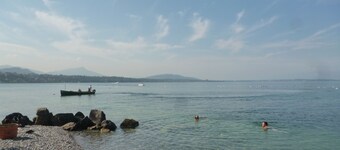 bright apartment with parking very near Thonon center of Spa