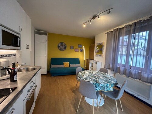 bright apartment with parking very near Thonon center of Spa