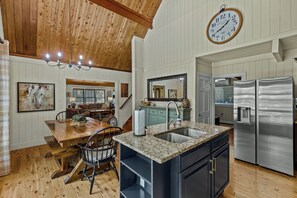 Interior - Bearfoot Retreat, Streamside Home, Pet-Friendly & only 8 minutes from Cashiers (Cashiers)