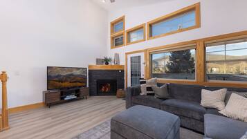 Smart TV, fireplace, DVD player, books