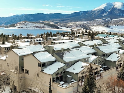 Summit County Basecamp: Escape to the Mountain Lake! Garage-Grill-In Town!