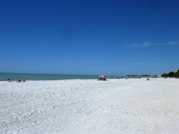 Beach nearby, sun loungers, beach towels