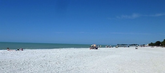 Sea Pirate Cottage By The Sea on Anna Maria Island, Smart TV in every room.
