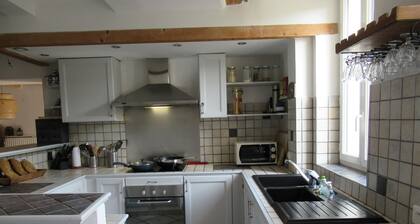 LA BELLE VIE in PROVENCE between Marseille and Carry-le-Rouet, 5Km from the sea