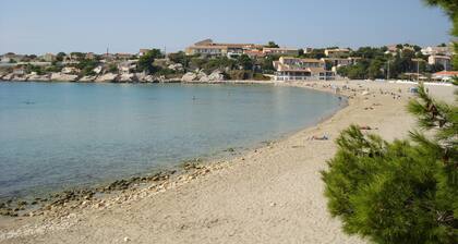 LA BELLE VIE in PROVENCE between Marseille and Carry-le-Rouet, 5Km from the sea