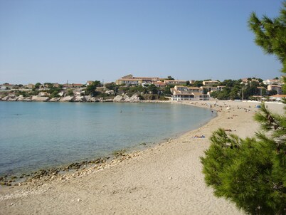 LA BELLE VIE in PROVENCE between  Marseille and Carry-le-Rouet, 5Km from the sea