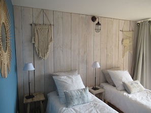 3 bedrooms, desk, iron/ironing board, travel cot
