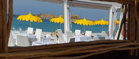 屋外ダイニングエリア