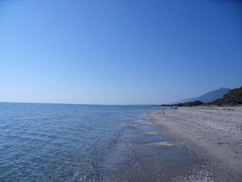 Spacieux appartement dans bas de villa