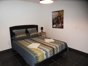 2 bedrooms, desk, iron/ironing board, travel crib