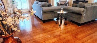 Beautiful home located in Medical Center! Central location for families!! 