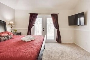 3 bedrooms, desk, iron/ironing board, free WiFi