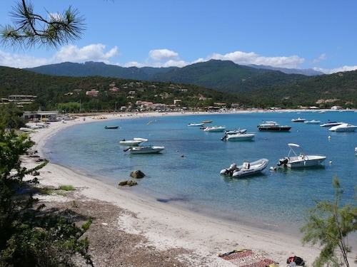 BEL ENVIRONNEMENT DE NATURE AU CALME ENTRE MER ET RIVIERE