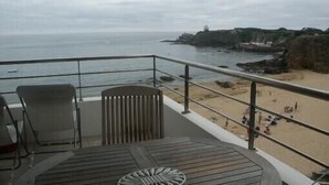 A balcony with a view of the sea and a sandy beach. - 3 *** FEET IN THE WATER, FACING THE SEA, access to the Beach,  F3 BRETAGNE SUD (Clohars-Carnoët)