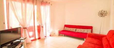 TV, DVD-spiller og stereoanlegg