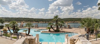 Relaxing & Luxurious Condo with Amazing Lake Views