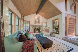 TV, fireplace, DVD player, music library