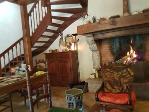 Interior - 'House Nestes Valley high-end, ideal for couples BB + Alt 1000m  (Bareilles)