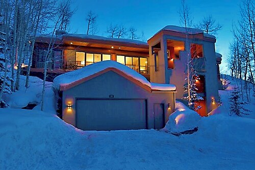 Luxury Family Retreat. Ski-in Ski-Out.  Spectacular Mountain Views.  Sleeps 12 