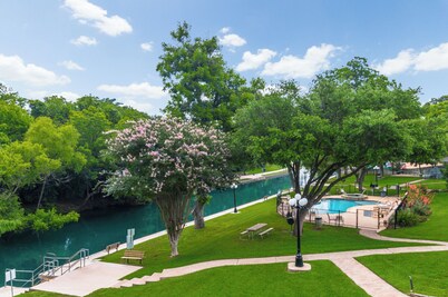Comal Riverfront Condo w/Pool, Longest Float, Tubes Included!