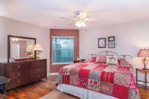 2 soverom, strykejern/-brett, wi-fi og sengetøy