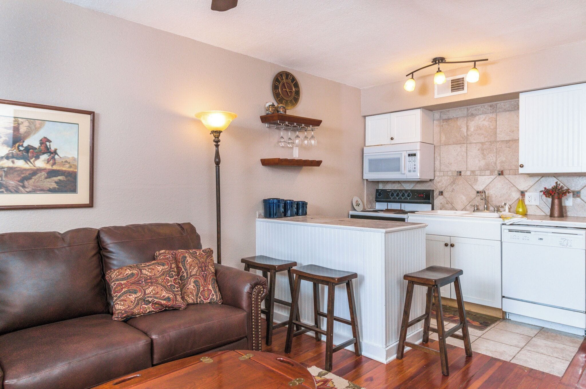 Smart TV, fireplace