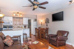 Smart TV, fireplace