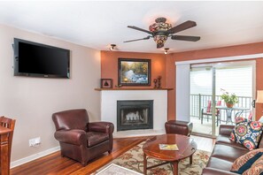 Smart TV, fireplace