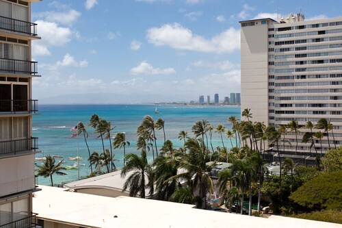 Hawaiian Dream - 8th floor Ocean View w/ Full Kitchen