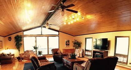 Fabulous Mountain Cabin Wooded Property - Entertaining Living Room