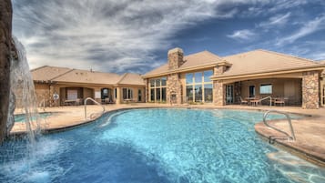 Piscine extérieure, piscine chauffée