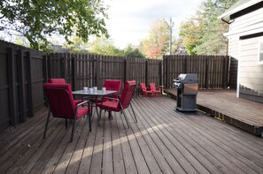 Outdoor dining - Entire village home-large deck-fast internet (Lake Placid)