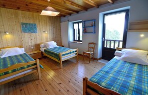 3 bedrooms, in-room safe, desk, iron/ironing board