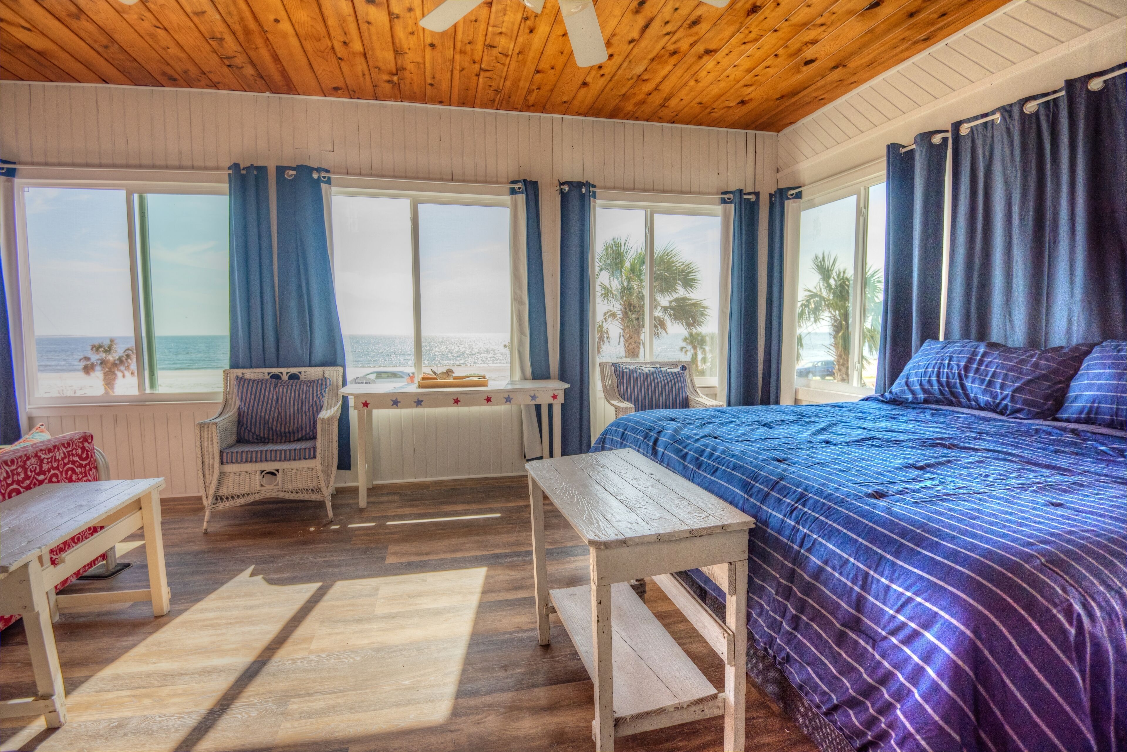4 bedrooms, desk, iron/ironing board, free WiFi