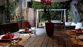 Outdoor dining