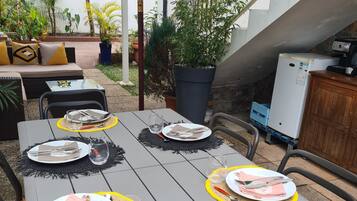 Outdoor dining