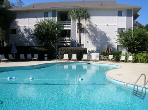 حمّام سباحة خارجي، حمّام سباحة مُدفَّأ