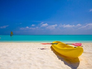 Beach nearby, sun loungers, beach towels - 3 Pools, lazy river, walk to 5th ave restaurants! (Naples)