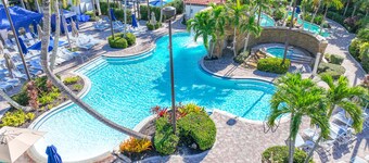3 Pools, lazy river, walk to 5th ave restaurants!