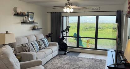 Vilano Beach Oceanfront/ Pool/Minutes to St. Augustine/Snowbird ready