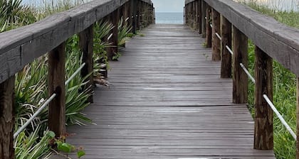 Vilano Beach Oceanfront/ Pool/Minutes to St. Augustine/Snowbird ready