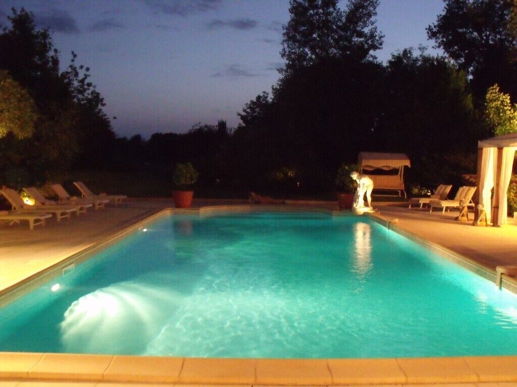 Piscina all'aperto, una piscina riscaldata