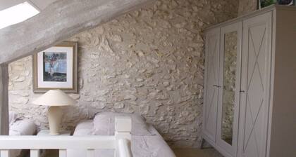 5-star property, heated pool, tennis, golf, gym, 2.5 acre park